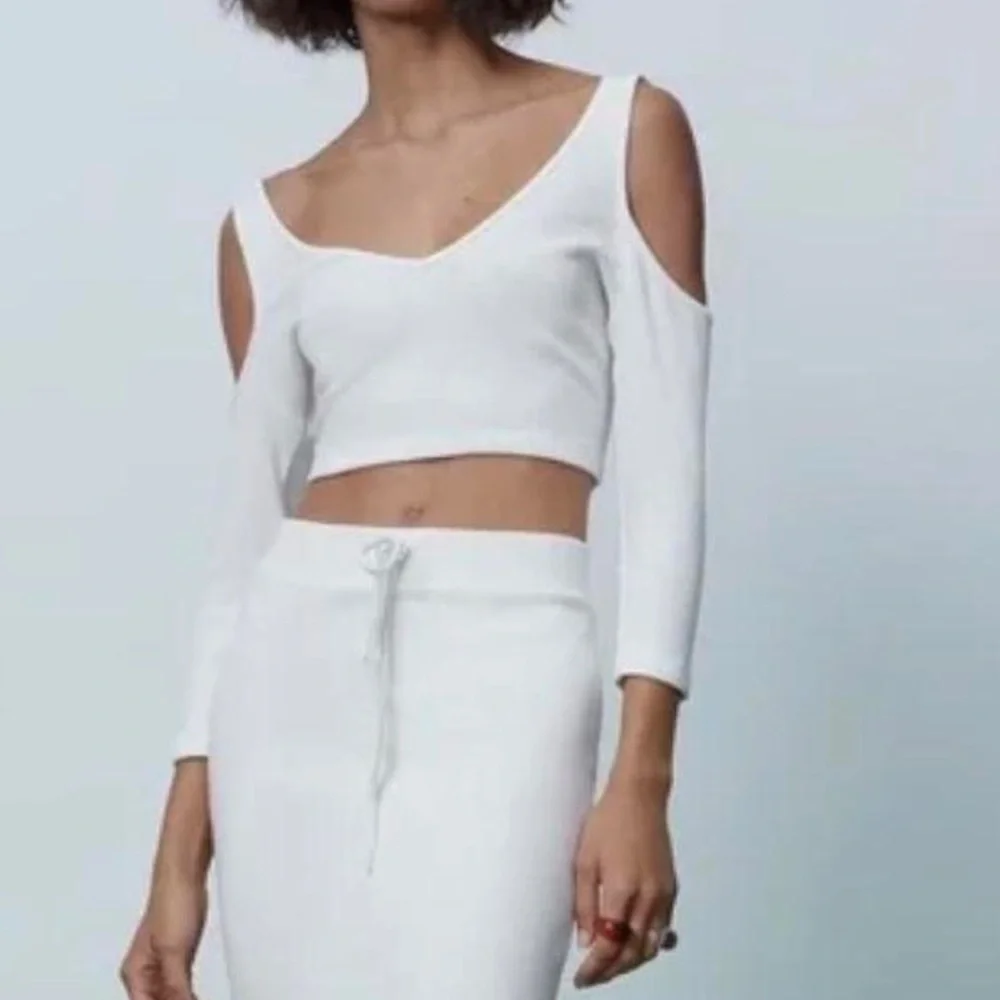 Zara White Ribbed Knit Cold Shoulder Crop Top